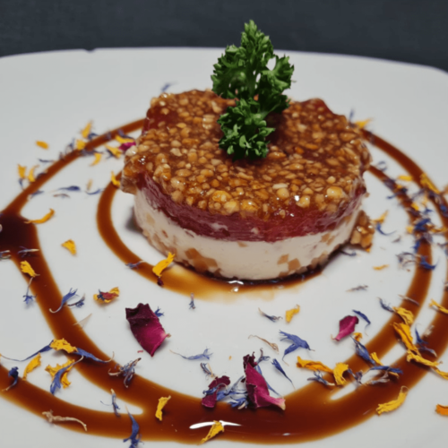 Timbal de queso de cabra con papaya, tomate de pera confitado y almendras - Imagen 3